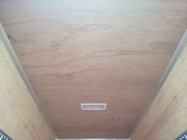 三菱ふそうキャンターアルミバン小型（2t・3t）[写真13]