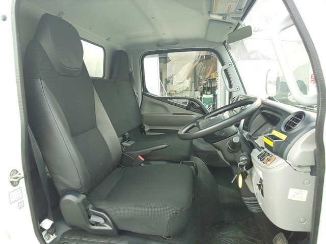 三菱ふそうキャンターアルミバン小型（2t・3t）[写真32]