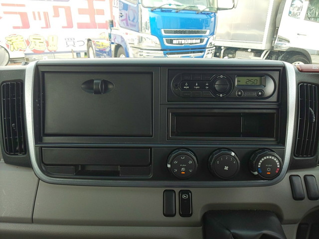 三菱ふそうキャンターアルミバン小型（2t・3t）[写真37]