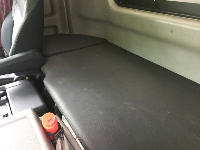 日野プロフィア冷蔵冷凍ウイング大型（10t）[写真30]