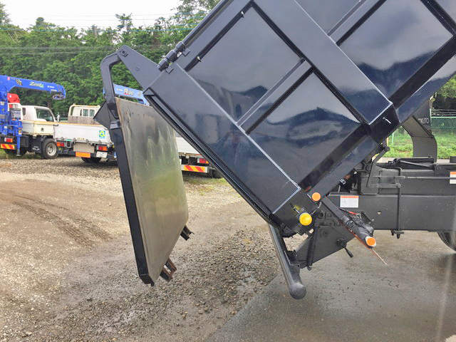 いすゞギガ深ダンプ（土砂禁ダンプ）大型（10t）[写真14]