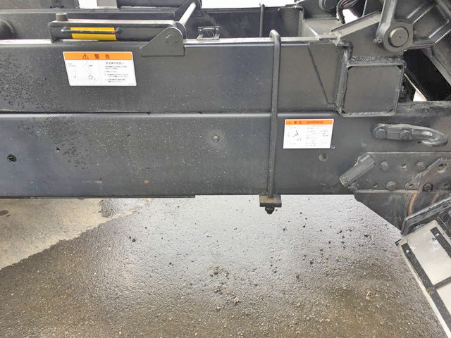 いすゞギガ深ダンプ（土砂禁ダンプ）大型（10t）[写真22]