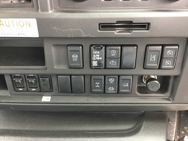 いすゞギガ深ダンプ（土砂禁ダンプ）大型（10t）[写真37]