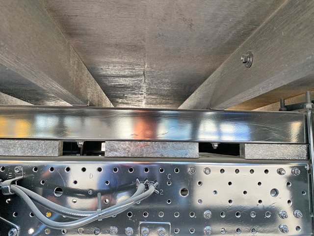 いすゞエルフ平ボディ小型（2t・3t）[写真20]