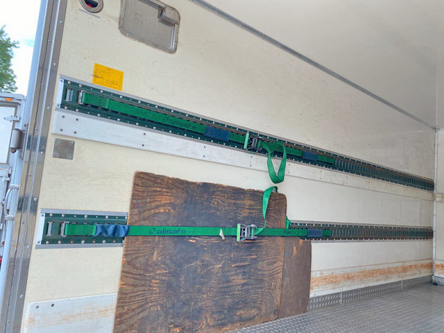 いすゞエルフ冷凍車（冷蔵車）小型（2t・3t）[写真13]