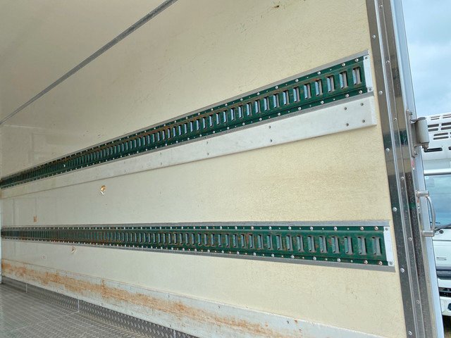 いすゞエルフ冷凍車（冷蔵車）小型（2t・3t）[写真14]