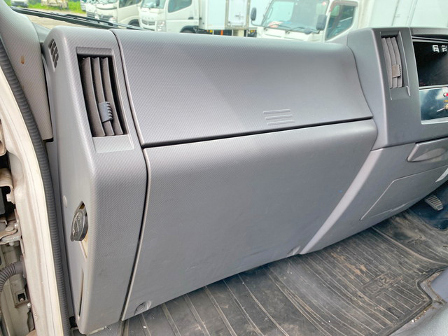 いすゞエルフ冷凍車（冷蔵車）小型（2t・3t）[写真32]