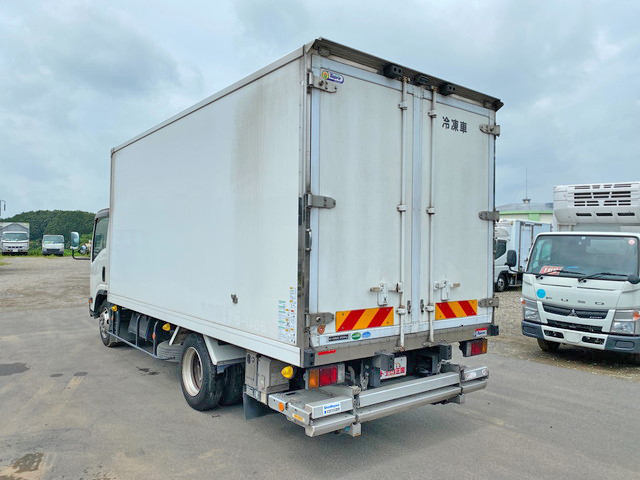いすゞエルフ冷凍車（冷蔵車）小型（2t・3t）[写真04]