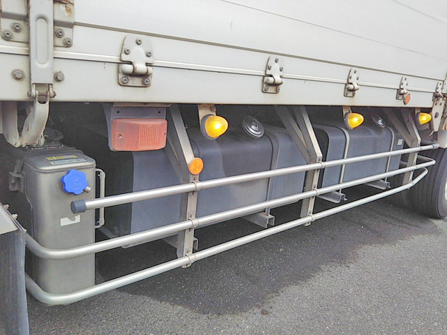 UDトラックスクオンアルミウイング大型（10t）[写真12]