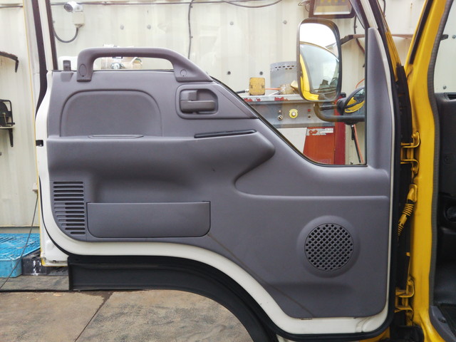 いすゞエルフパネルバン小型（2t・3t）[写真27]