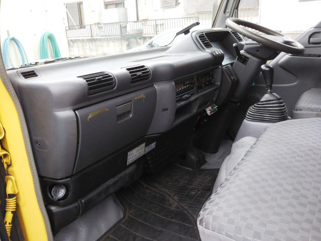 いすゞエルフパネルバン小型（2t・3t）[写真32]