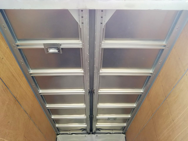 三菱ふそうキャンターアルミウイング小型（2t・3t）[写真12]