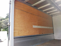 三菱ふそうキャンターアルミウイング小型（2t・3t）[写真13]