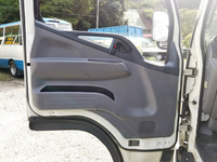 三菱ふそうキャンターアルミウイング小型（2t・3t）[写真30]