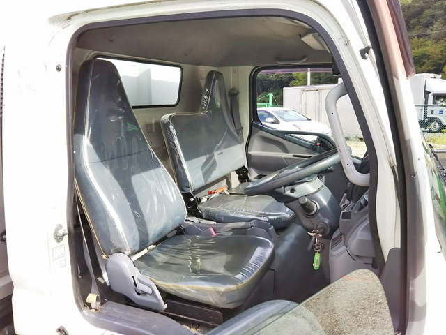 三菱ふそうキャンターアルミウイング小型（2t・3t）[写真32]