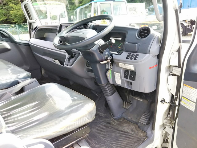 三菱ふそうキャンターアルミウイング小型（2t・3t）[写真35]