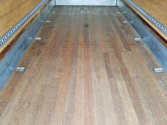 いすゞフォワードアルミバン中型（4t）[写真12]