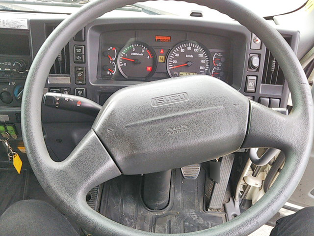 いすゞフォワードアルミバン中型（4t）[写真35]