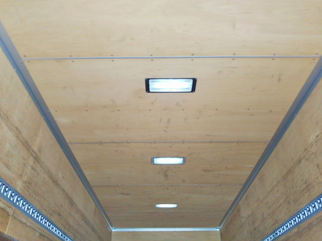 いすゞフォワードアルミバン中型（4t）[写真09]