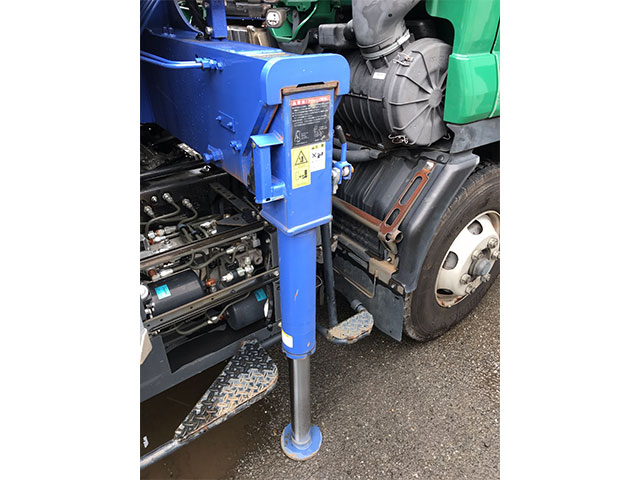 いすゞフォワードクレーン3段中型（4t）[写真13]