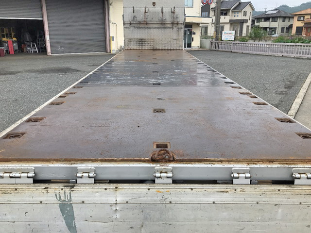 三菱ふそうスーパーグレートアルミブロック大型（10t）[写真12]