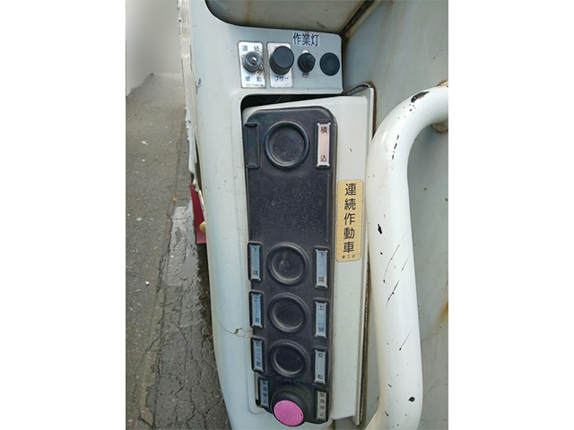 いすゞフォワードパッカー車（塵芥車）中型（4t）[写真13]