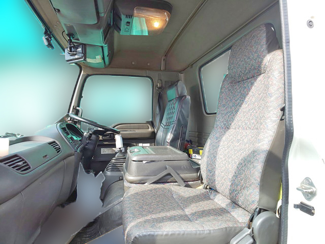 いすゞフォワードパッカー車（塵芥車）中型（4t）[写真32]