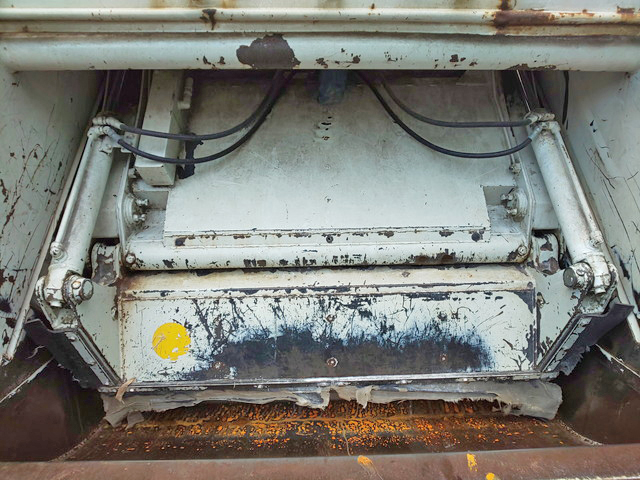 いすゞフォワードパッカー車（塵芥車）中型（4t）[写真06]