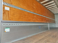 いすゞギガアルミウイング大型（10t）[写真10]