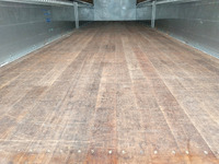 いすゞギガアルミウイング大型（10t）[写真12]