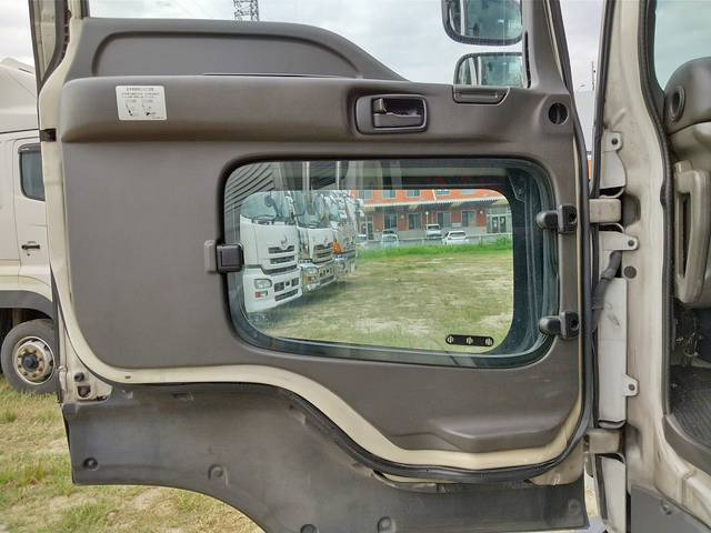 いすゞギガアルミウイング大型（10t）[写真23]