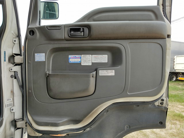 いすゞギガアルミウイング大型（10t）[写真24]