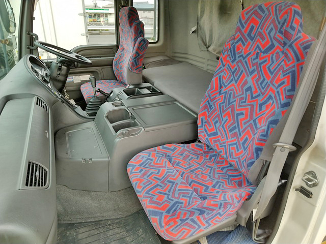 いすゞギガアルミウイング大型（10t）[写真26]