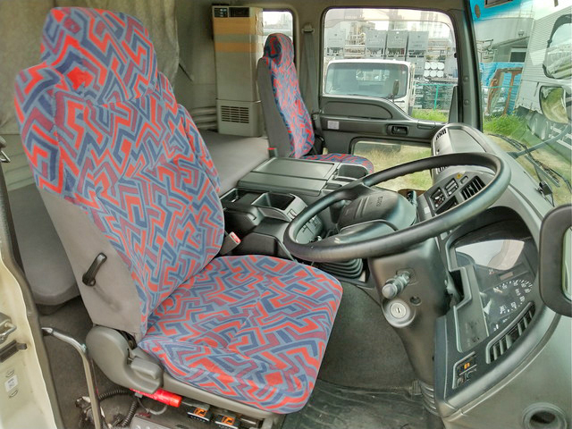 いすゞギガアルミウイング大型（10t）[写真28]