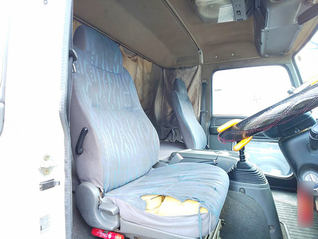 いすゞフォワードユニック5段中型（4t）[写真16]