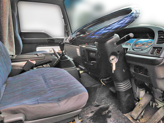 いすゞフォワードアルミウイング中型（4t）[写真20]