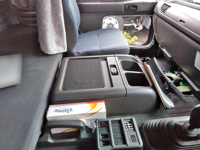 いすゞフォワードアルミウイング中型（4t）[写真21]