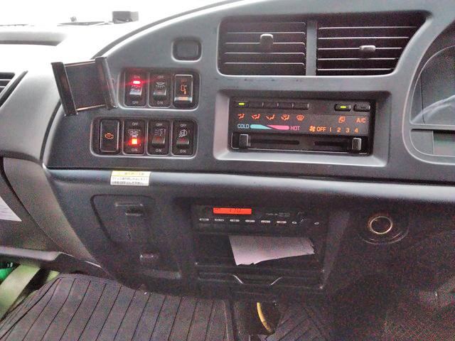 いすゞフォワードアルミウイング中型（4t）[写真23]