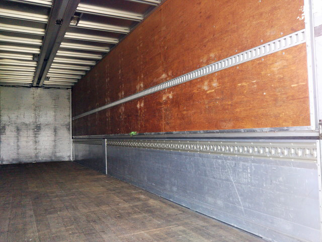 いすゞギガアルミウイング大型（10t）[写真16]