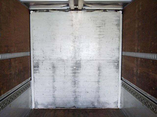 いすゞギガアルミウイング大型（10t）[写真19]