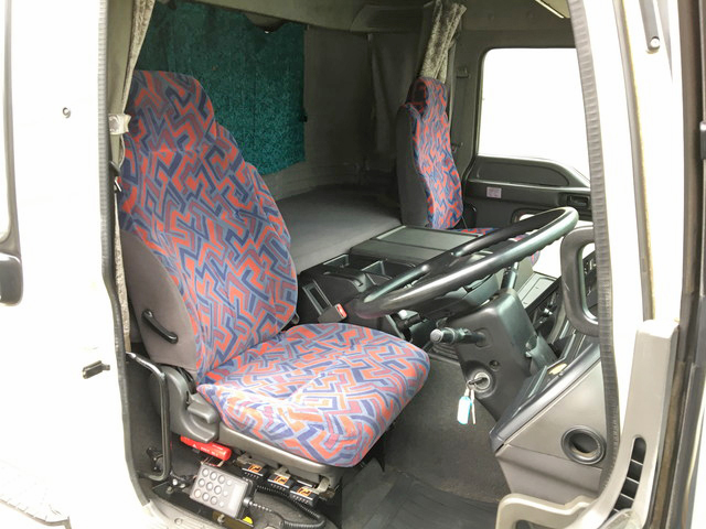 いすゞギガアルミウイング大型（10t）[写真33]