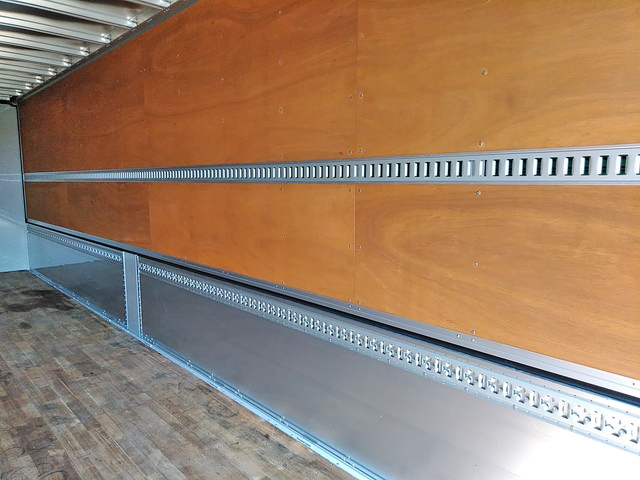 いすゞギガアルミウイング大型（10t）[写真13]