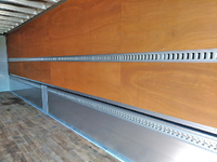 いすゞギガアルミウイング大型（10t）[写真13]