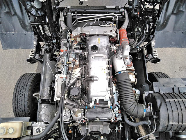 いすゞギガアルミウイング大型（10t）[写真24]