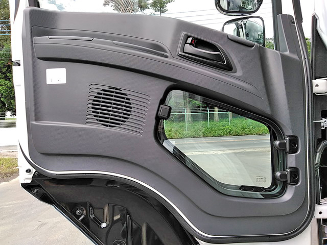 いすゞギガアルミウイング大型（10t）[写真26]