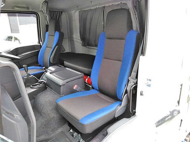 いすゞギガアルミウイング大型（10t）[写真28]