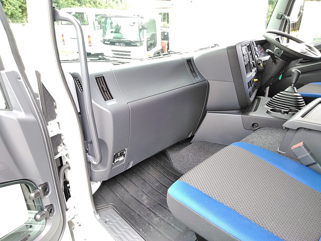 いすゞギガアルミウイング大型（10t）[写真29]