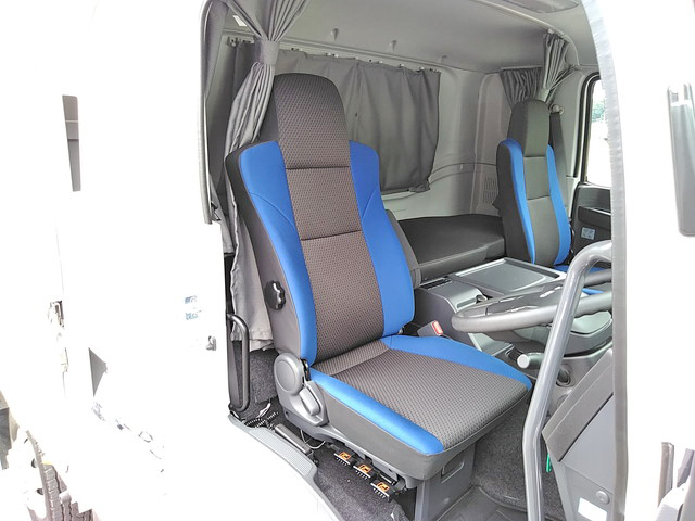 いすゞギガアルミウイング大型（10t）[写真30]