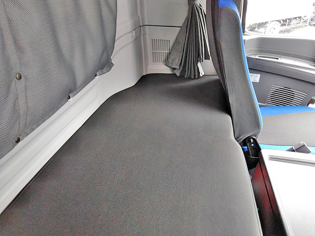 いすゞギガアルミウイング大型（10t）[写真33]