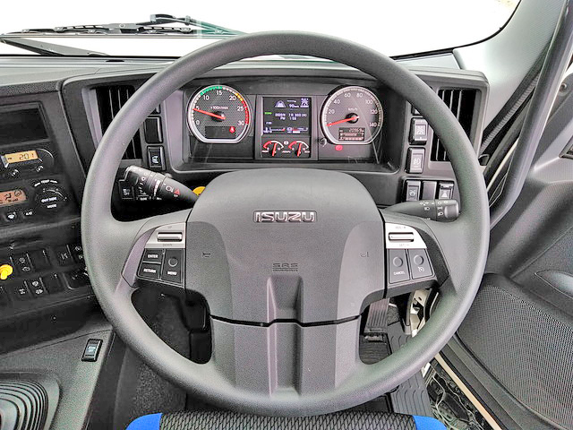 いすゞギガアルミウイング大型（10t）[写真34]